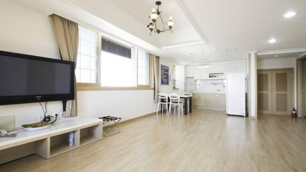 Tongyeong Bay Condo Hotel Εξωτερικό φωτογραφία